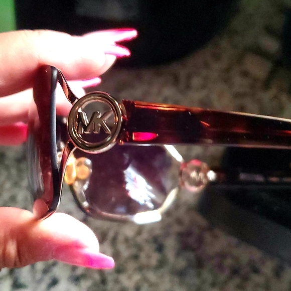 Micheal Kors sunglasses - Picture 4 of 6